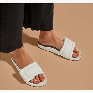 NEW Olukai Sunbeam Slide Open Toe Flip Flop Sandal Size 7 NWOT off white